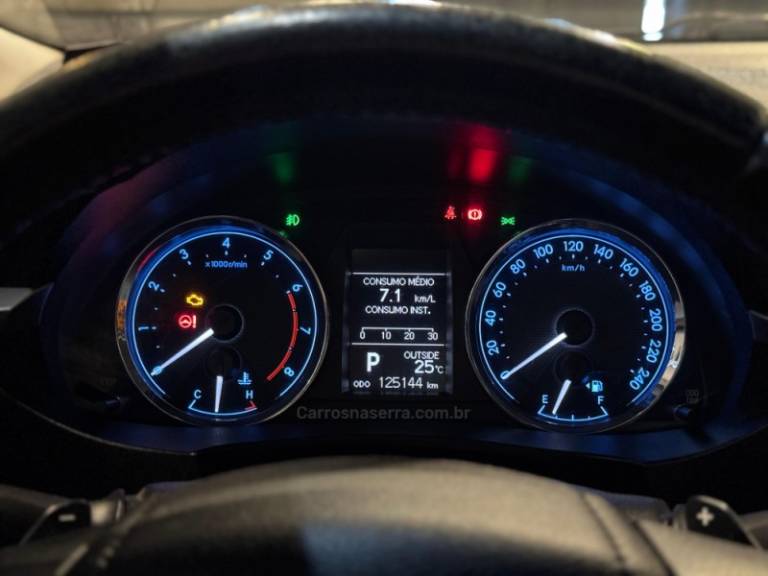 TOYOTA - COROLLA - 2015/2015 - Prata - R$ 87.900,00